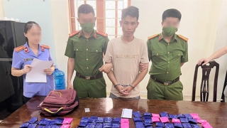 Bắt đối tượng người Lào mua bán 24.000 viên hồng phiến