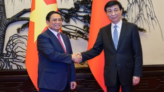 Thủ tướng Phạm Minh Chính hội kiến Chủ tịch Chính hiệp toàn quốc Trung Quốc Vương Hộ Ninh