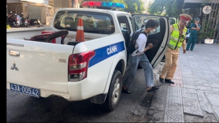 Xe bị hỏng dọc đường, thí sinh vẫn kịp đến phòng thi nhờ ôtô chuyên dụng của CSGT