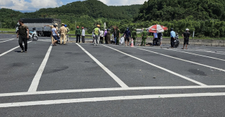 Va chạm với xe tải trên đường dẫn hầm Phước Tượng, 2 người tử vong