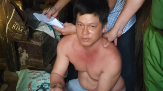 Bắt quả tang đối tượng bán "hàng đá" tại nhà, tạm giữ trên 260 triệu đồng