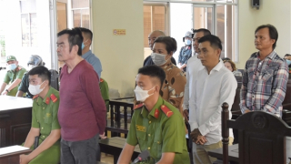 10 năm tù cho "trùm giang hồ" đâm chủ quán karaoke nguy kịch