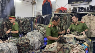 Phát hiện lượng lớn quân phục nước ngoài nhập lậu