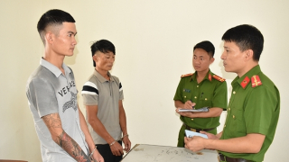 Bắt 2 đối tượng chuyên cướp giật tài sản của tài xế taxi