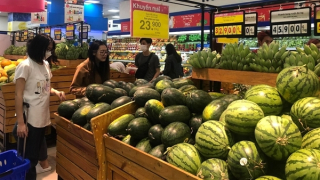 Giảm thuế, tăng lương sẽ kích cầu tiêu dùng?