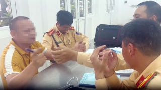 Nhà vợ "ép rượu", con rể vi phạm nồng độ cồn kịch khung