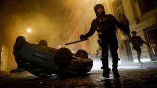 Bạo loạn tại Pháp có dấu hiệu thuyên giảm, bà của nạn nhân 17 tuổi lên tiếng