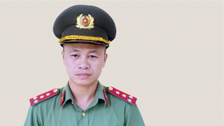 Đại úy Công an kịp thời cứu cháu bé bị đuối nước ở hồ Dục Quang