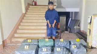 Dừng xe đợi người nhận 4.000 bao thuốc lá điếu nhập lậu thì bị phát hiện