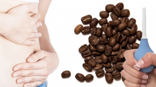 Vỡ trực tràng do thải độc cơ thể bằng cà phê