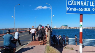 Bỏ lại giấy tờ tuỳ thân, cô gái nhảy cầu Nhật Lệ 1 tự tử