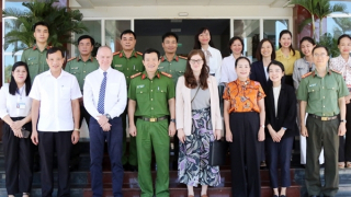 Đoàn đại biểu Bộ Nội vụ Anh làm việc với Công an tỉnh Quảng Bình