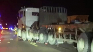 Hai thanh niên đi xe máy tử nạn sau cú va chạm với xe đầu kéo