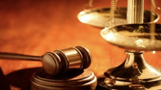 Đình chỉ công tác một cán bộ Công an xã để điều tra hành vi đánh người