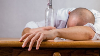 Tử vong sau 2 ngày uống cồn công nghiệp pha nước