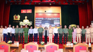 Cán bộ giữ vị trí càng cao càng phải gương mẫu trong đảm bảo trật tự, an toàn giao thông