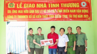 Hội Phụ nữ Công an tỉnh Vĩnh Long bàn giao nhà tình thương