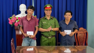 Bơi qua sông lẩn trốn tên cướp vẫn không thoát khỏi tay hai anh phụ hồ