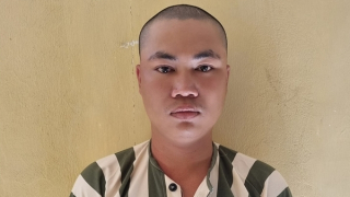 Hiếp dâm bất thành, bị đốt luôn xe gắn máy