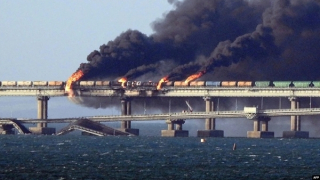 Ukraine bất ngờ thừa nhận đã tấn công cầu Crimea