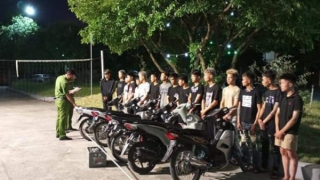 Tạm giữ nhóm thanh thiếu niên mang theo dao, tuýp sắt chém người trên đường