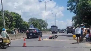 Cô gái bị xe tải cán chết sau khi té ngã xuống đường