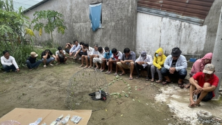 Bắt 13 đối tượng đánh bạc, tạm giữ gần 50 triệu