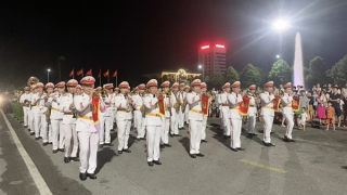 Đoàn nghi lễ CAND biểu diễn tại Hưng Yên