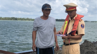 Trà Vinh tăng cường xử lý vi phạm, đảm bảo trật tự an toàn giao thông đường thủy