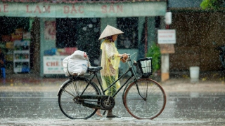 Nền nhiệt giảm nhẹ, miền Bắc mưa to nhiều nơi, Trung Bộ vẫn nắng nóng