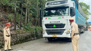 Nhiều cách làm mới trong xử lý xe quá khổ, quá tải ở Quảng Bình