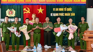 Khen thưởng lực lượng triệt phá "động bay lắc" tại quán karaoke