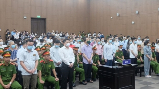 Lắt léo chuyện đưa hối lộ trong vụ “chuyến bay giải cứu”