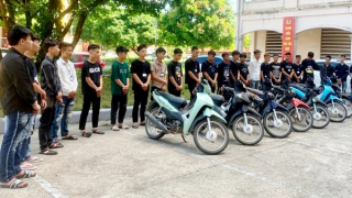 Khởi tố nhóm “trẻ trâu” lạng lách cùng dao phóng lợn, đinh ba