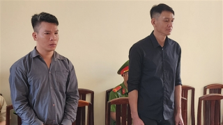 Mang súng đi đòi nợ thuê, 2 người đàn ông lãnh án tù