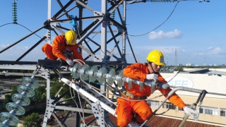 Nhiều vi phạm của EVN khiến cả miền Bắc thiếu điện