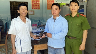 Nhặt được ví, mang đến Công an xã nhờ tìm người đánh rơi