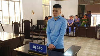 Ghen tuông, dùng dao truy sát vợ "hờ"