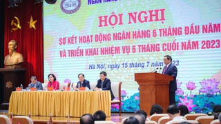 Thủ tướng yêu cầu ngân hàng ưu tiên vào đầu tư, xuất khẩu và tiêu dùng