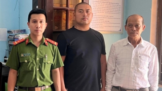 Khởi tố 4 đối tượng bắt giữ con nợ, ép trả tiền