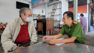 Công an Cần Thơ cao điểm "50 ngày, đêm" kích hoạt tài khoản định danh điện tử