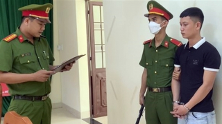 Làm giả giấy tờ, mang xe đi bán rồi thuê lại để cầm cố