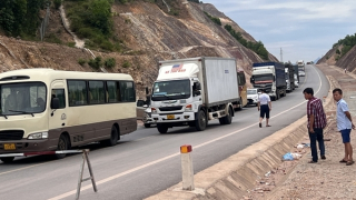 Khẩn trương xử lý sạt trượt mái taluy dương trên cao tốc Cam Lộ - La Sơn