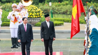 Thủ tướng Phạm Minh Chính chủ trì Lễ đón Thủ tướng Malaysia