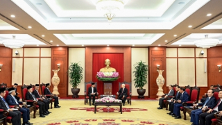 Tổng Bí thư Nguyễn Phú Trọng tiếp Thủ tướng Malaysia Anwar Ibrahim
