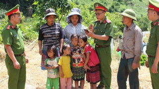 Dùng “nội ngữ” để tuyên truyền Đề án 06