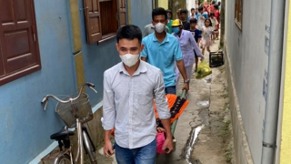 Công xã kịp thời cứu cháu bé quấn trong bao tải bỏ ở chợ cá