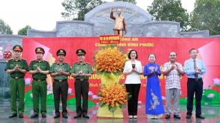 Khánh thành tượng đài Chủ tịch Hồ Chí Minh tại Công an tỉnh Bình Phước