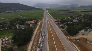 Vật liệu xây dựng, giải phóng mặt bằng vẫn là rào cản