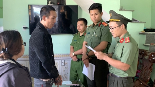 Góp tiền mua súng đi đòi nợ thuê